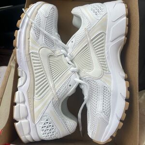 Nike Zoom Vomero 5 Sail Coconut Milk - Womens Size 8.5 - BRAND NEW IN BOX